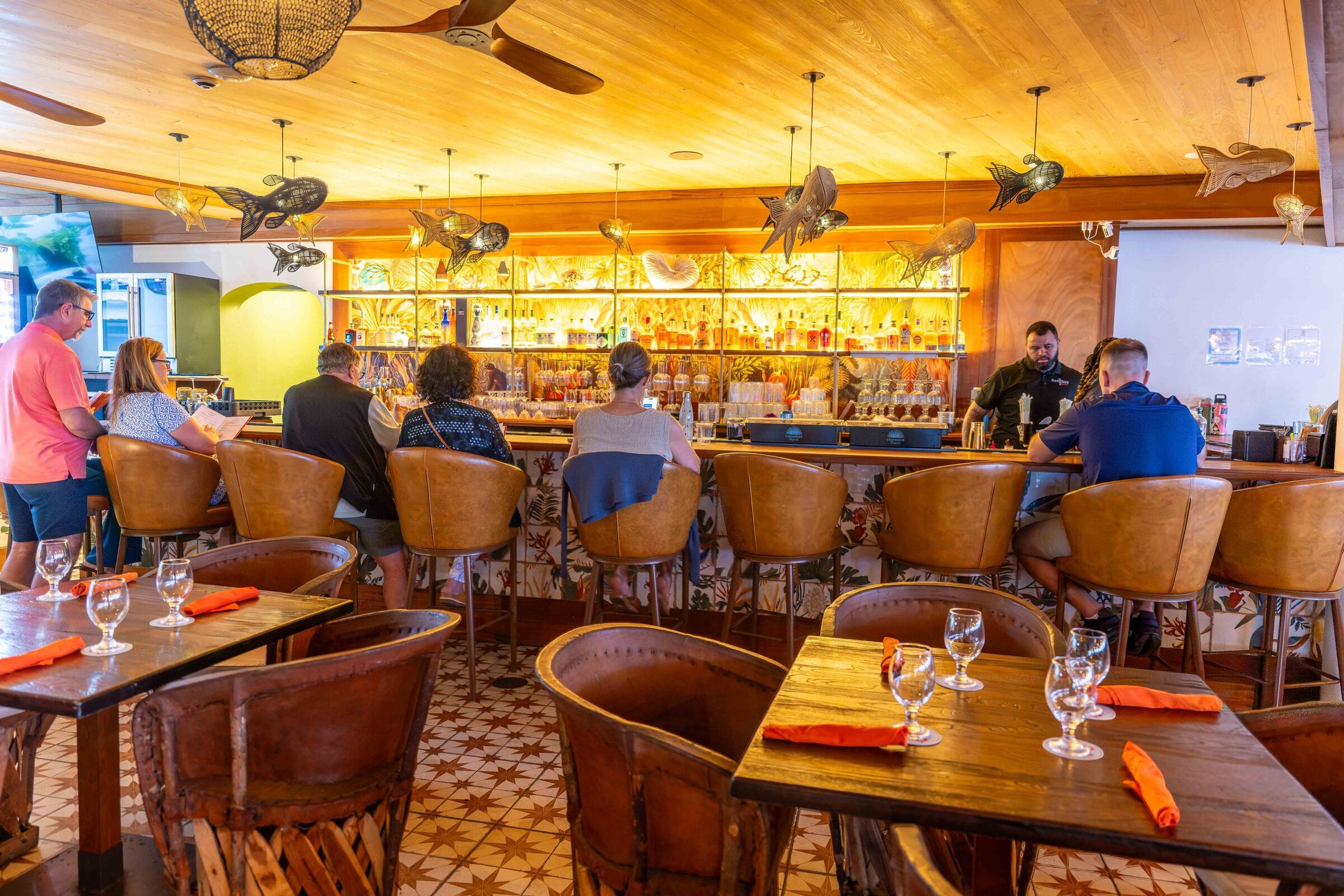 Warm evening atmosphere at the Harbour Prime bar and dining room